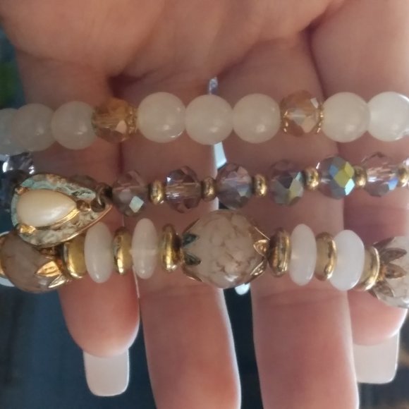 Hand Charm Stretch Bracelet Set - Picture 4 of 4